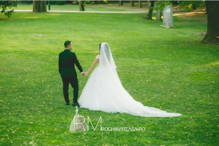 Vand rochie de mireasa